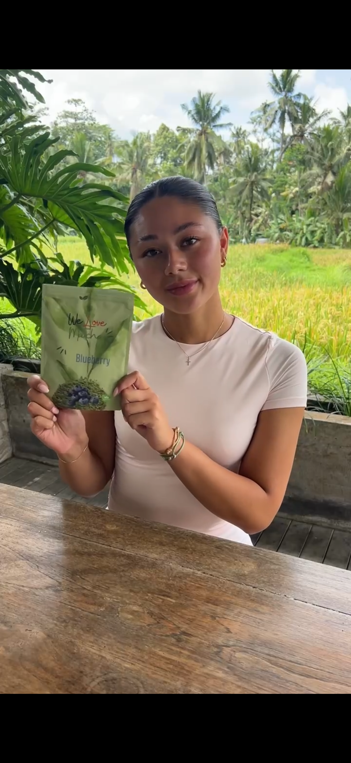 Klant met We Love Matcha Blueberry in Bali